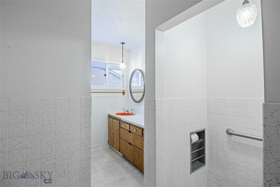 Butte, Montana 59701, United States, 5 Bedrooms Bedrooms, ,2 BathroomsBathrooms,Residential,Contingent,4353