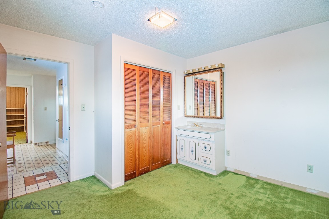 Butte, Montana 59701, United States, 5 Bedrooms Bedrooms, ,2 BathroomsBathrooms,Residential,Contingent,4353