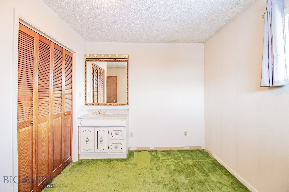 Butte, Montana 59701, United States, 5 Bedrooms Bedrooms, ,2 BathroomsBathrooms,Residential,Contingent,4353