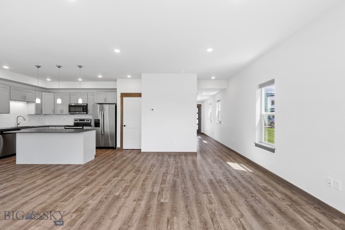 Bozeman, Montana 59718, United States, 3 Bedrooms Bedrooms, ,2 BathroomsBathrooms,Residential,Contingent,55210