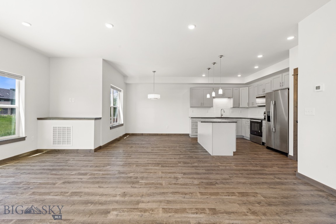 Bozeman, Montana 59718, United States, 3 Bedrooms Bedrooms, ,2 BathroomsBathrooms,Residential,Contingent,55210