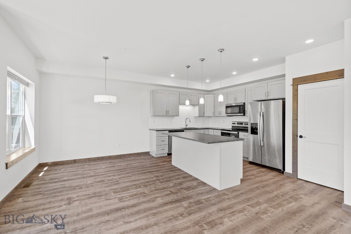 Bozeman, Montana 59718, United States, 3 Bedrooms Bedrooms, ,2 BathroomsBathrooms,Residential,Contingent,55210