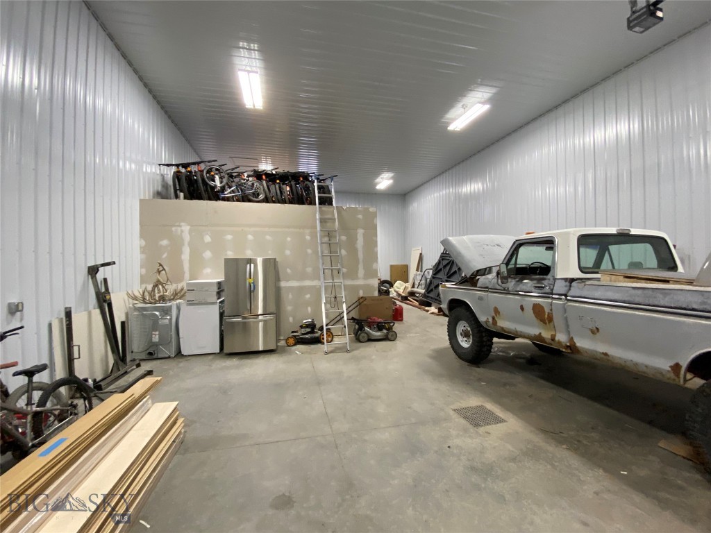 Lazy J South - Commercial Sale