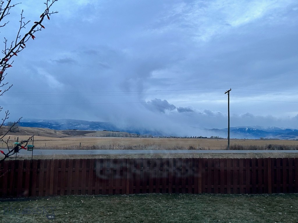 Bozeman, Montana 59718, United States, 5 Bedrooms Bedrooms, ,3 BathroomsBathrooms,Residential,Contingent,63948