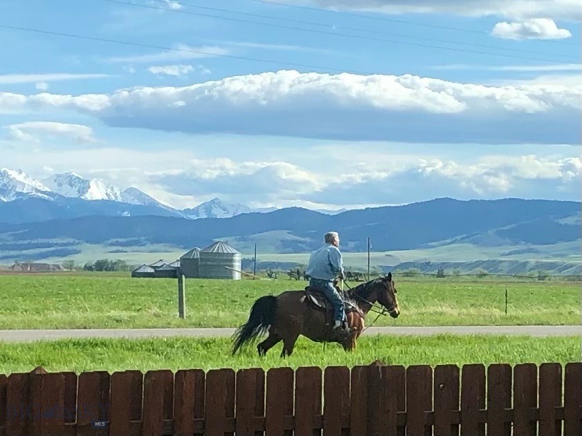 Bozeman, Montana 59718, United States, 5 Bedrooms Bedrooms, ,3 BathroomsBathrooms,Residential,Contingent,63948