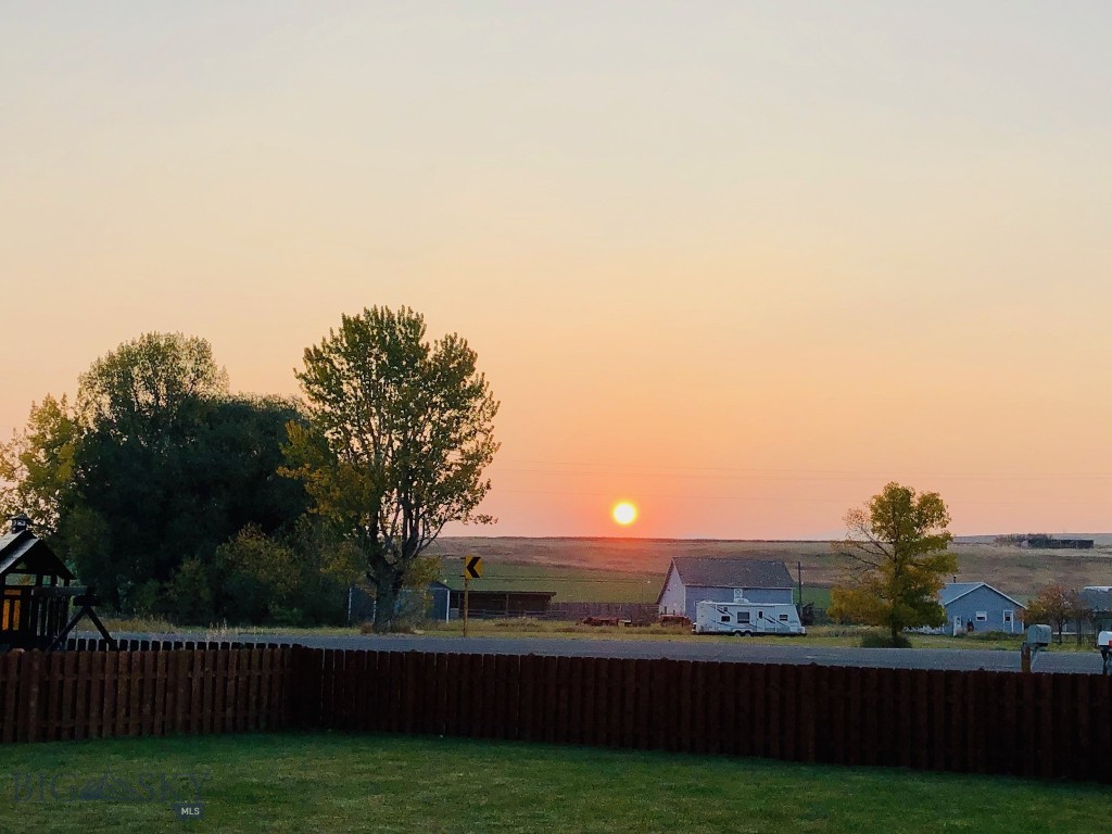 Bozeman, Montana 59718, United States, 5 Bedrooms Bedrooms, ,3 BathroomsBathrooms,Residential,Contingent,63948