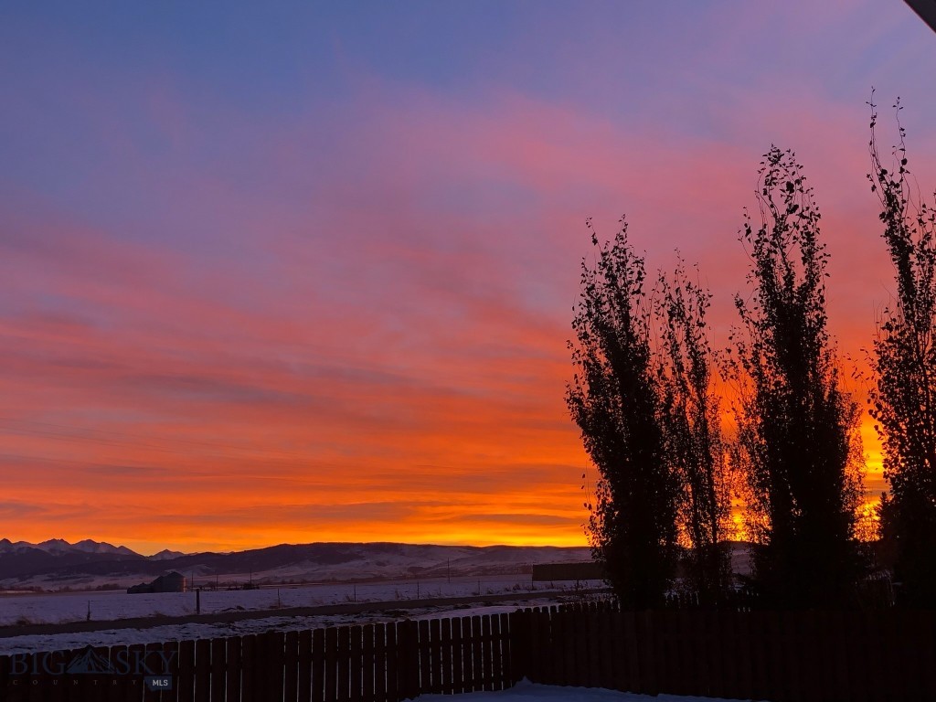 Bozeman, Montana 59718, United States, 5 Bedrooms Bedrooms, ,3 BathroomsBathrooms,Residential,Contingent,63948