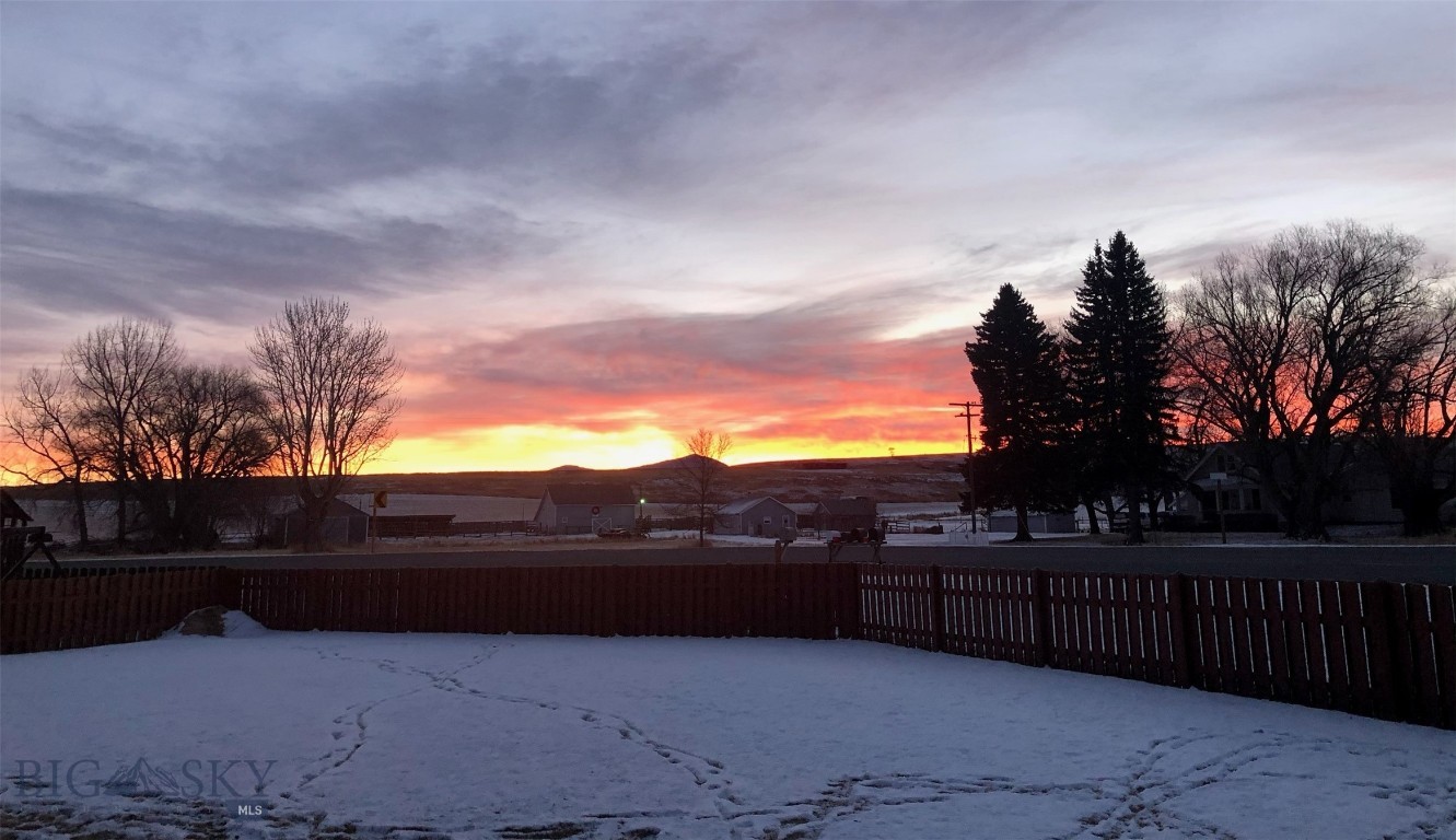 Bozeman, Montana 59718, United States, 5 Bedrooms Bedrooms, ,3 BathroomsBathrooms,Residential,Contingent,63948