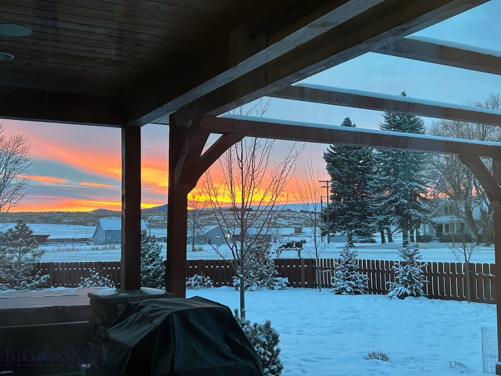 Bozeman, Montana 59718, United States, 5 Bedrooms Bedrooms, ,3 BathroomsBathrooms,Residential,Contingent,63948