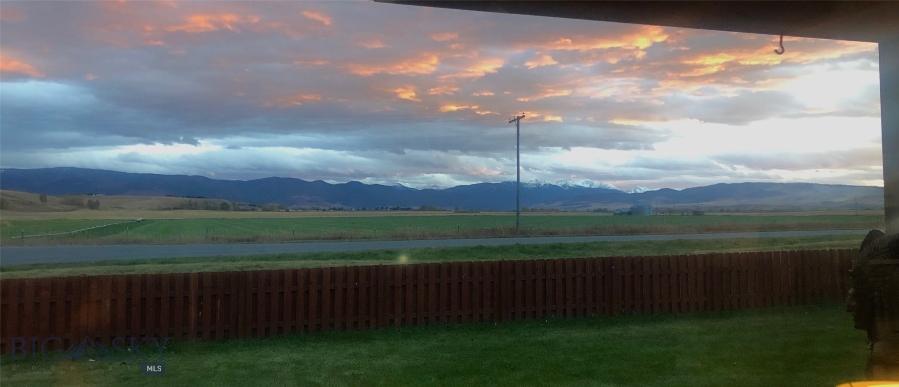 Bozeman, Montana 59718, United States, 5 Bedrooms Bedrooms, ,3 BathroomsBathrooms,Residential,Contingent,63948