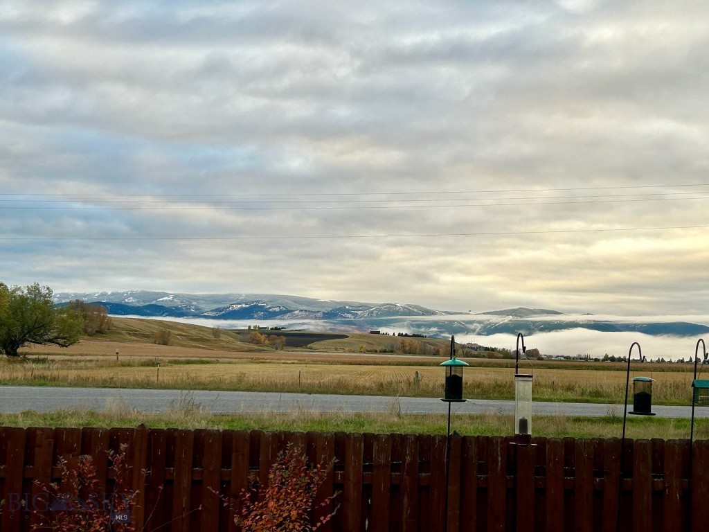 Bozeman, Montana 59718, United States, 5 Bedrooms Bedrooms, ,3 BathroomsBathrooms,Residential,Contingent,63948