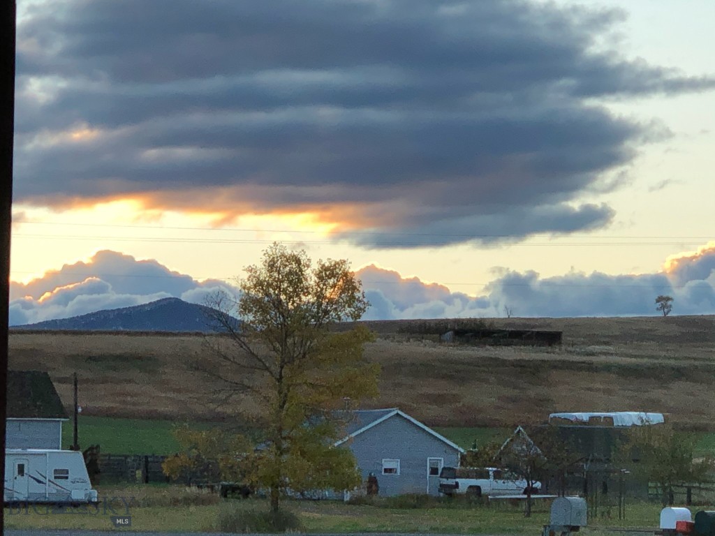 Bozeman, Montana 59718, United States, 5 Bedrooms Bedrooms, ,3 BathroomsBathrooms,Residential,Contingent,63948