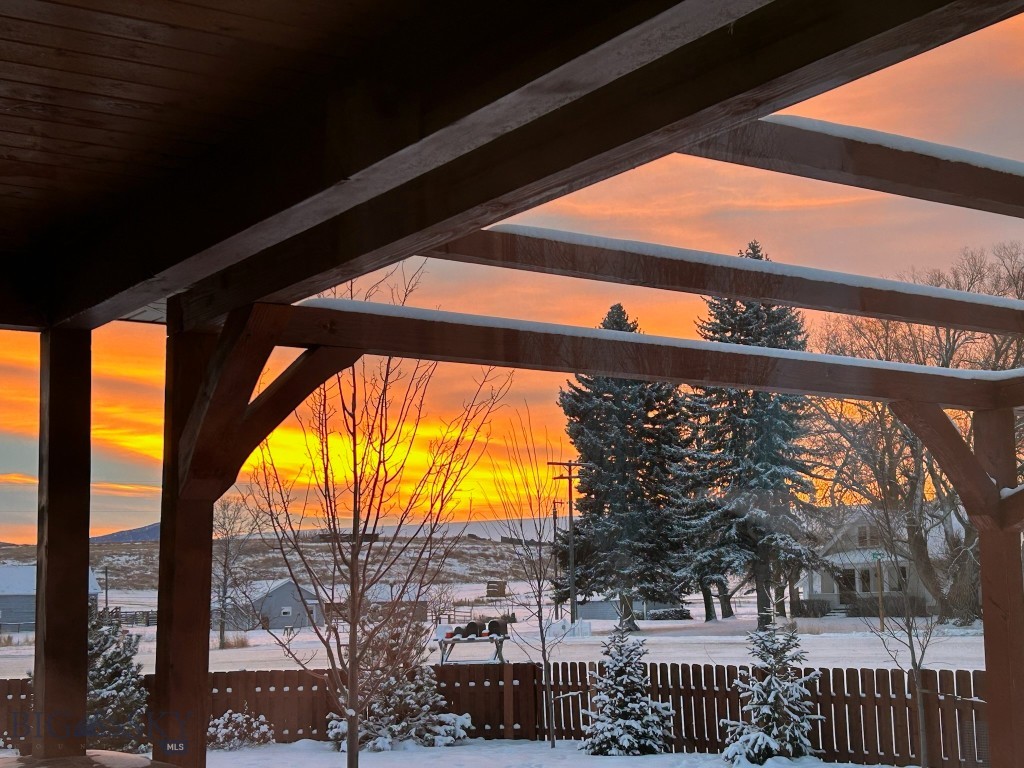 Bozeman, Montana 59718, United States, 5 Bedrooms Bedrooms, ,3 BathroomsBathrooms,Residential,Contingent,63948