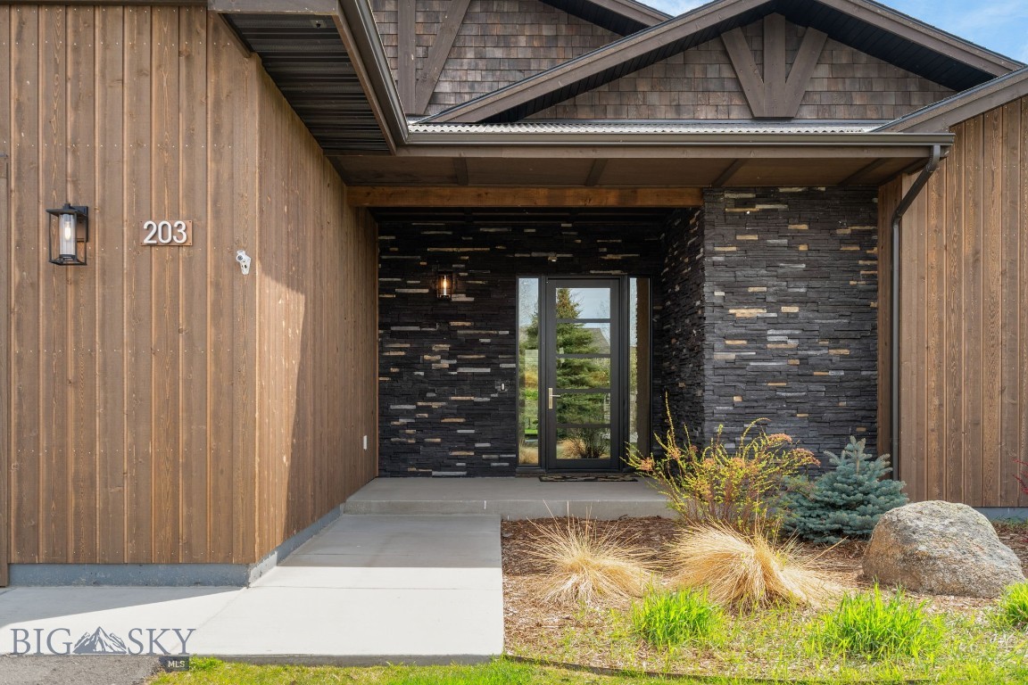 203 Wickwire Way