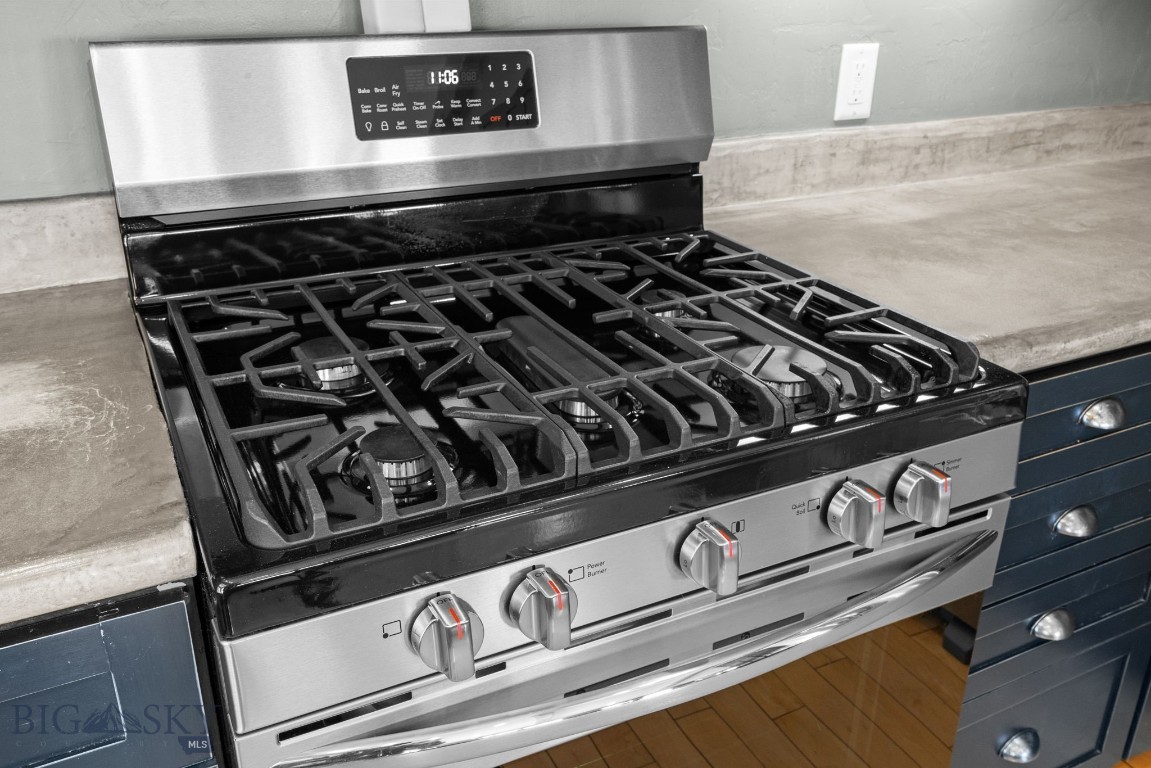 Bozeman, Montana 59718, United States, 3 Bedrooms Bedrooms, ,3 BathroomsBathrooms,Residential,Contingent,99866