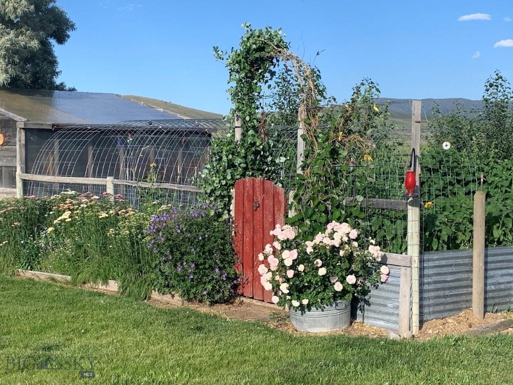 Shining Mountain West - Residential