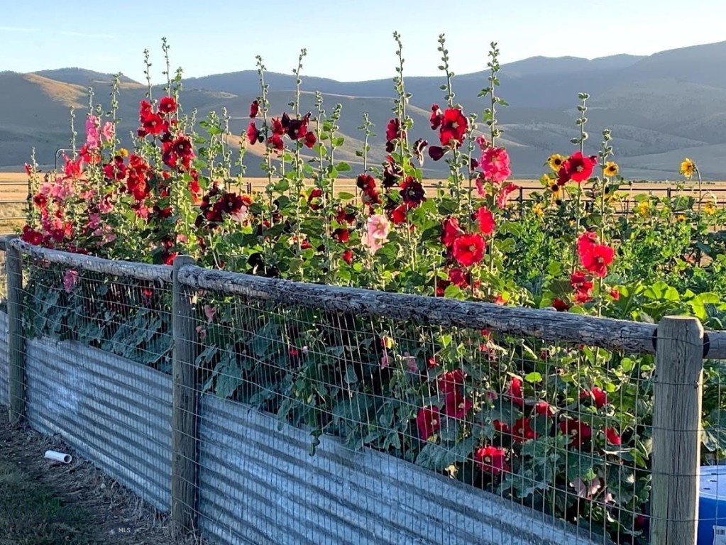 Shining Mountain West - Residential