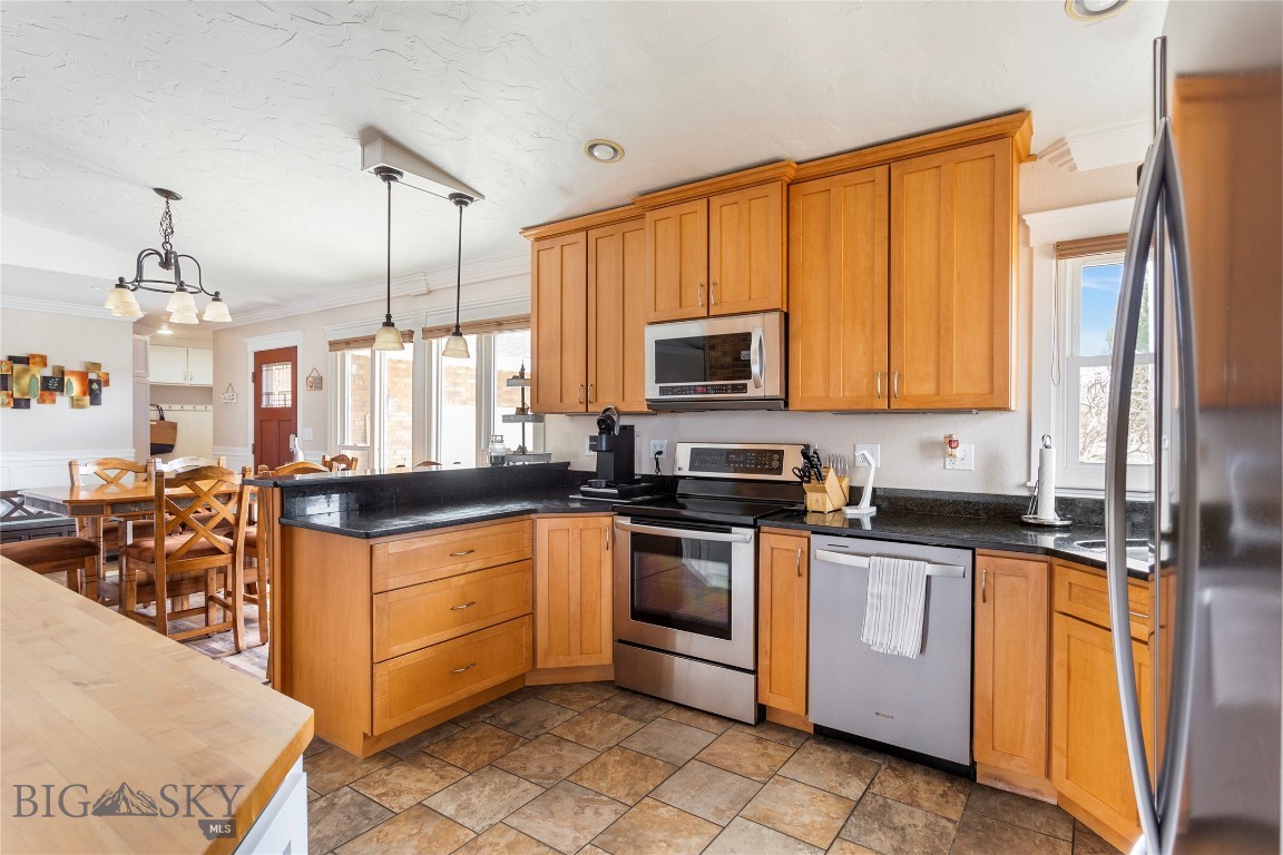 Butte, Montana 59701, United States, 6 Bedrooms Bedrooms, ,3 BathroomsBathrooms,Residential,Contingent,112511