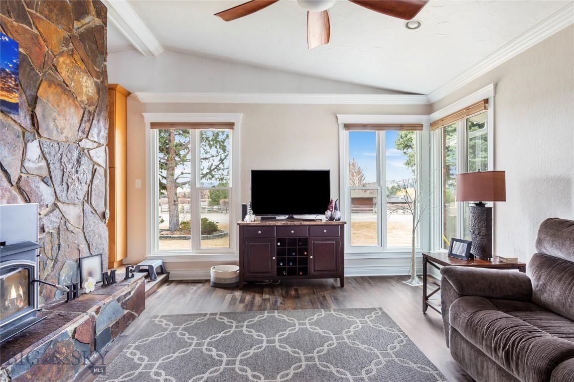 Butte, Montana 59701, United States, 6 Bedrooms Bedrooms, ,3 BathroomsBathrooms,Residential,Contingent,112511