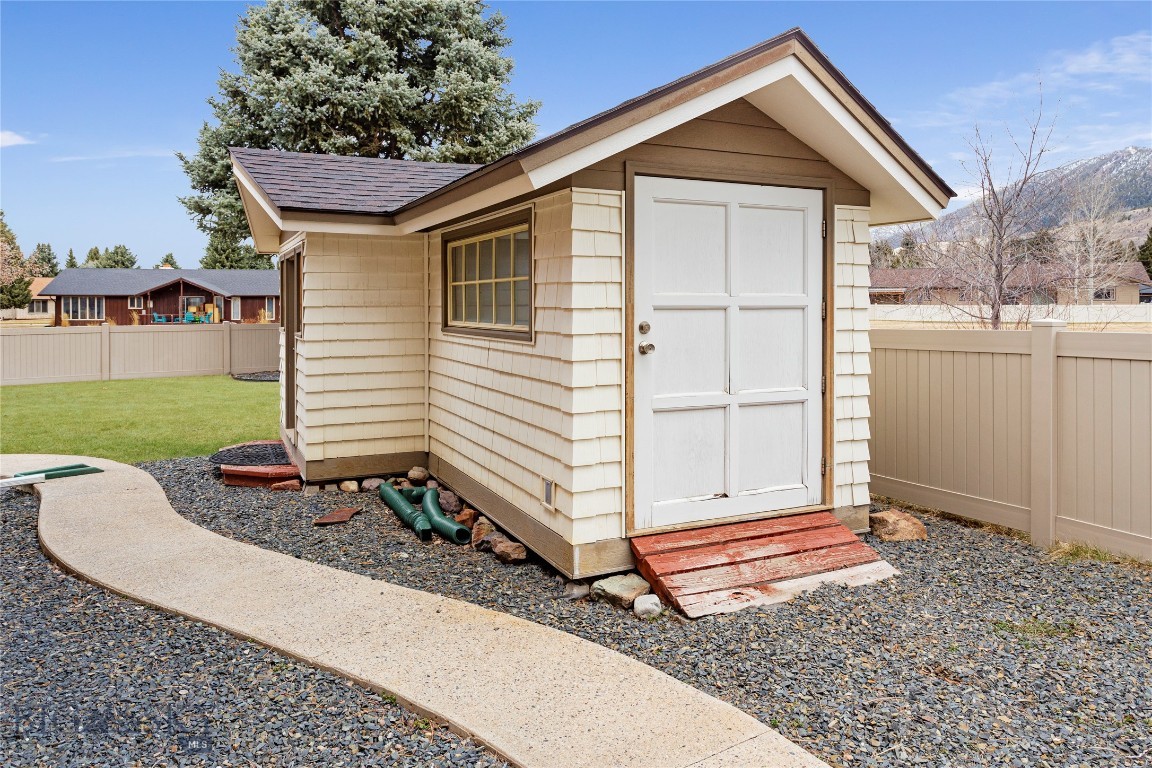 Butte, Montana 59701, United States, 6 Bedrooms Bedrooms, ,3 BathroomsBathrooms,Residential,Contingent,112511