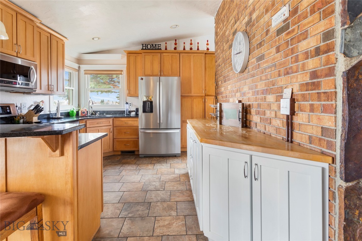 Butte, Montana 59701, United States, 6 Bedrooms Bedrooms, ,3 BathroomsBathrooms,Residential,Contingent,112511