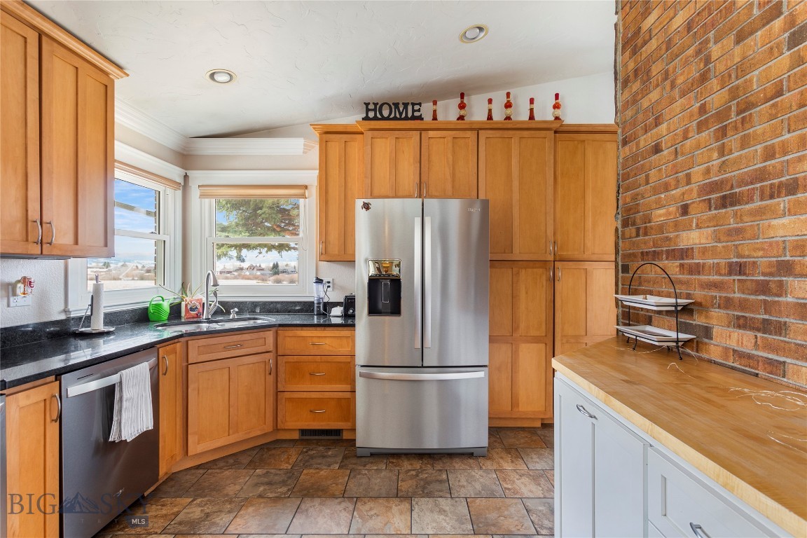 Butte, Montana 59701, United States, 6 Bedrooms Bedrooms, ,3 BathroomsBathrooms,Residential,Contingent,112511