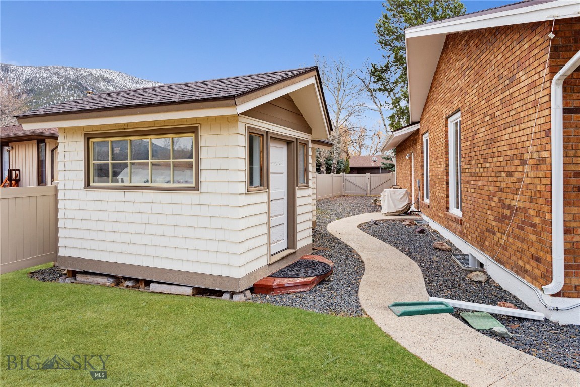 Butte, Montana 59701, United States, 6 Bedrooms Bedrooms, ,3 BathroomsBathrooms,Residential,Contingent,112511