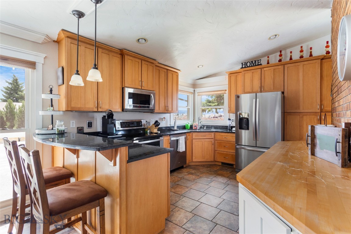 Butte, Montana 59701, United States, 6 Bedrooms Bedrooms, ,3 BathroomsBathrooms,Residential,Contingent,112511