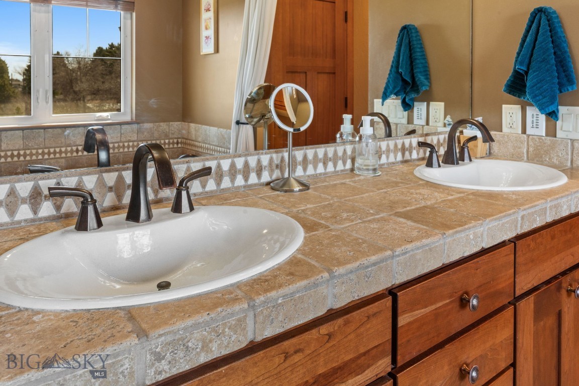 Bozeman, Montana 59715, United States, 4 Bedrooms Bedrooms, ,5 BathroomsBathrooms,Residential,Contingent,118276