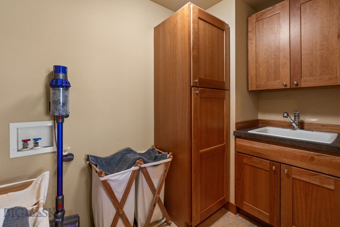 Bozeman, Montana 59715, United States, 4 Bedrooms Bedrooms, ,5 BathroomsBathrooms,Residential,Contingent,118276