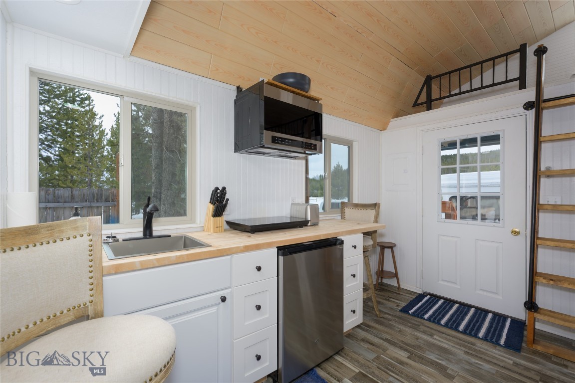 Lake View - Residential
