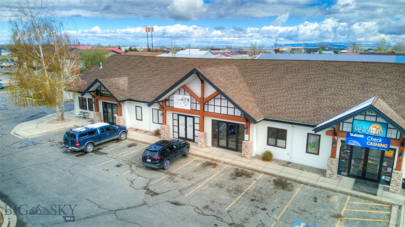 This bright, modern space is ±1,149 square feet, and features an open floor plan with tall ceilings, a kitchen, a private restroom, and one room for extra storage or an office if desired. Additionally the space has permissive commercial zoning, allowing for a variety of potential uses. Capture Bozeman Yellowstone International Airport traffic, Big Sky Resort-bound visitors, and a local commuter audience at this high-profile location in Gallatin County. Triple Nets (NNN) are estimated at $5.00 per square foot per year, making this an attractive option for businesses seeking a prominent location in Four Corner’s rapidly growing commercial environment.