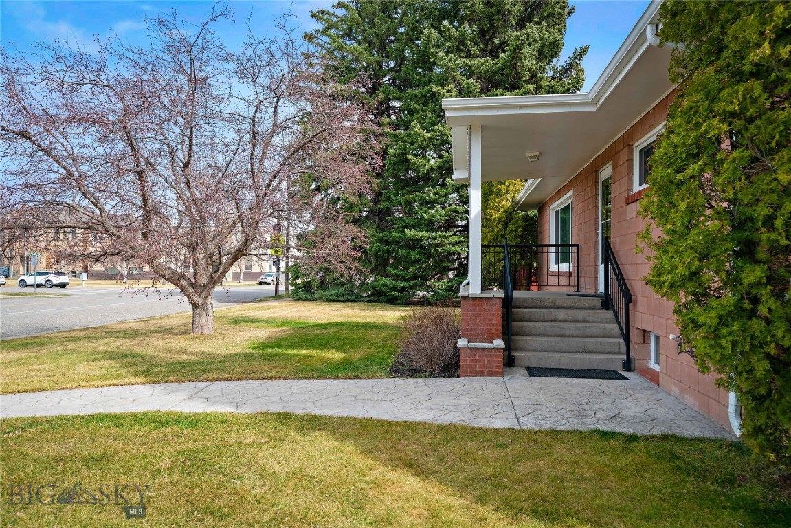 212 N Broadway Street