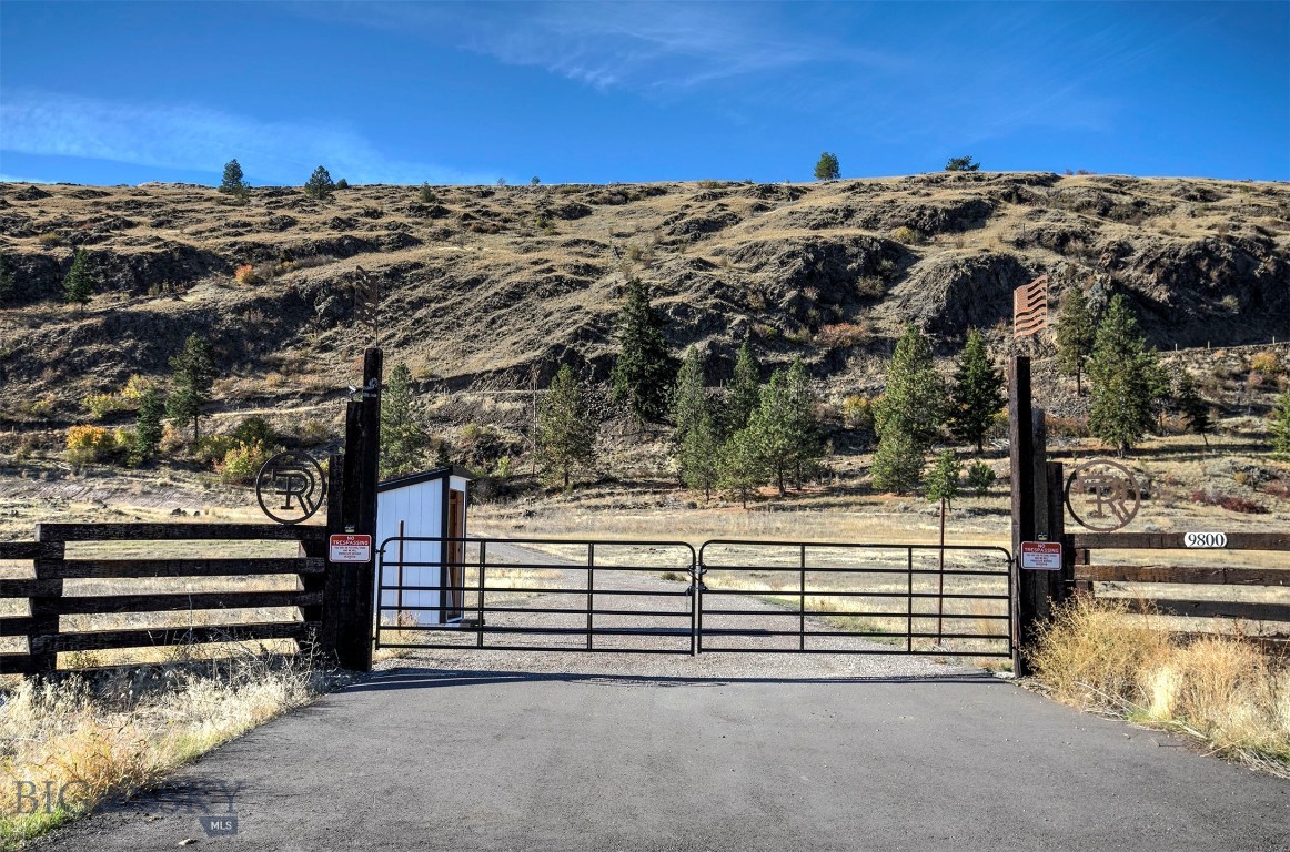 Dixon, Montana 59831, United States, 3 Bedrooms Bedrooms, ,2 BathroomsBathrooms,Residential,Active,180566