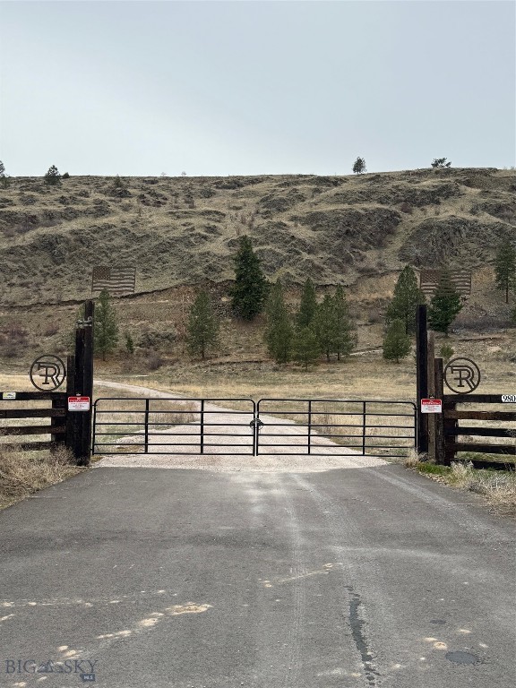 Dixon, Montana 59831, United States, 3 Bedrooms Bedrooms, ,2 BathroomsBathrooms,Residential,Active,180566