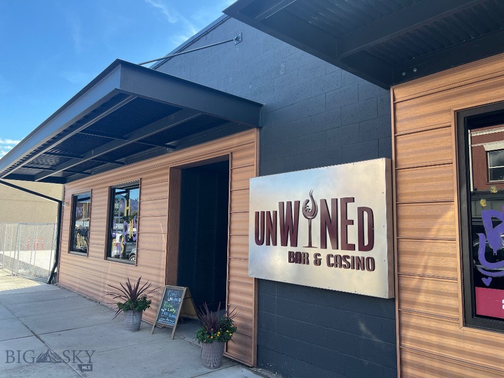 Restaurant/Bar for Lease. Completely turn-key bar and restaurant in downtown Livingston! This can also include a Beer/Wine with Gaming License ($215,000) or a Concession for a Full Beverage License. Could lease the other side or both as well (1,750sf).