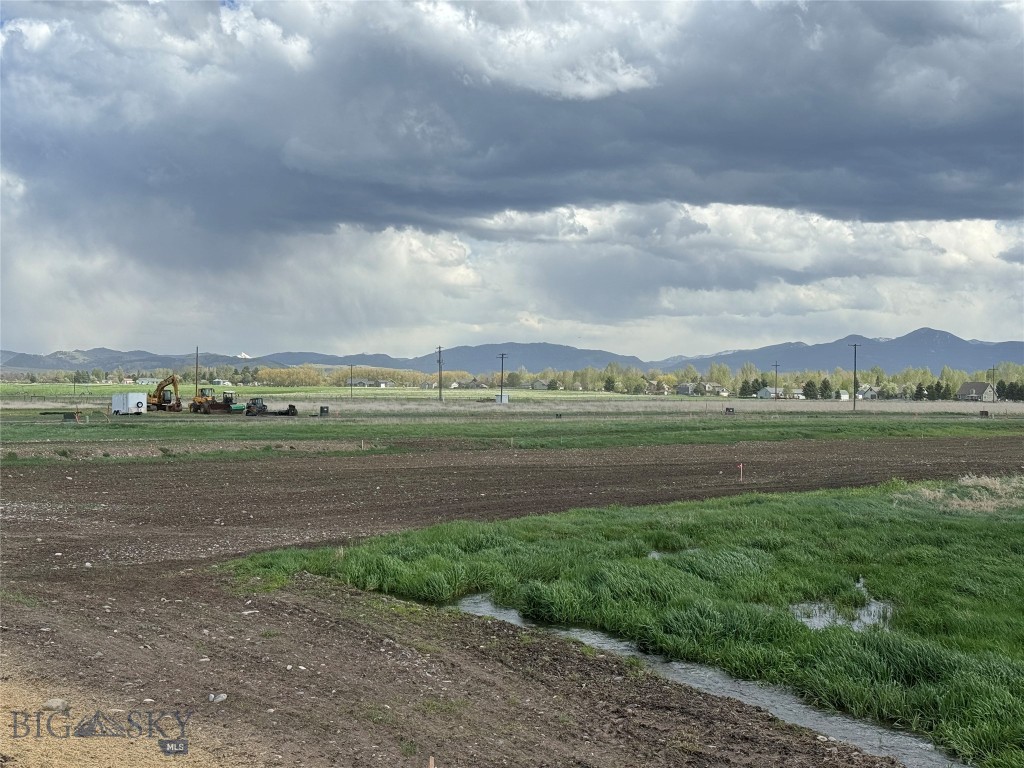 Bridger Shadows West - Land