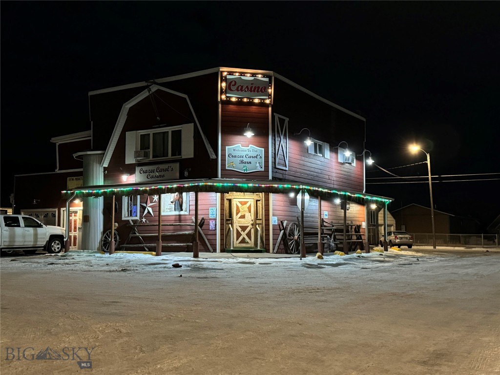 2702 Walnut