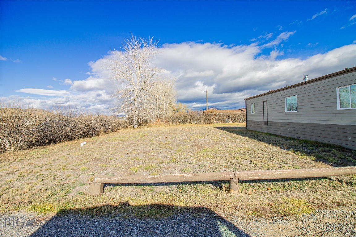 140 Shoestring Annie Road