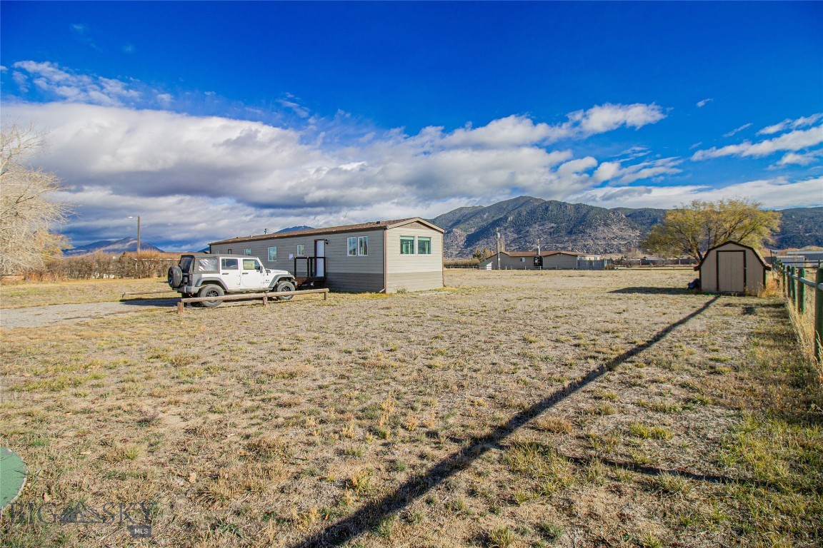 140 Shoestring Annie Road