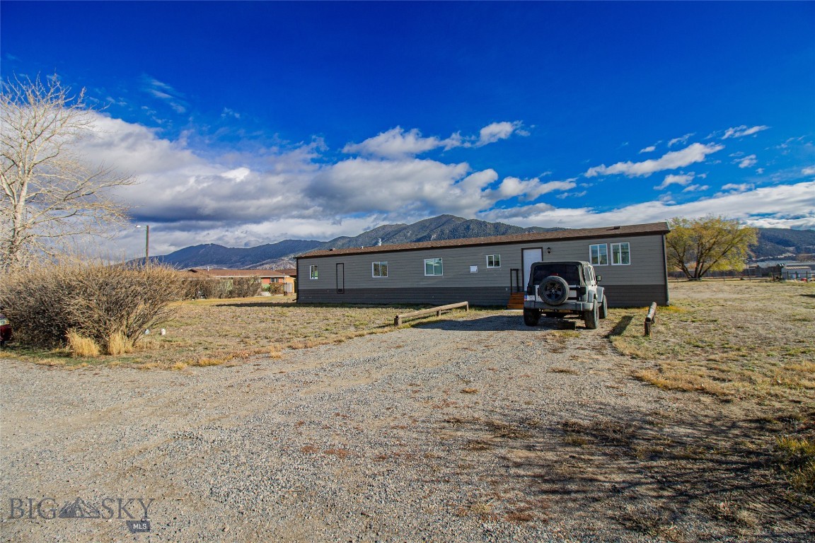 140 Shoestring Annie Road