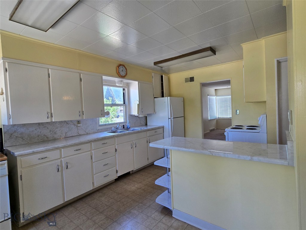 Butte, Montana 59701, United States, 4 Bedrooms Bedrooms, ,2 BathroomsBathrooms,Residential,Pending,153532