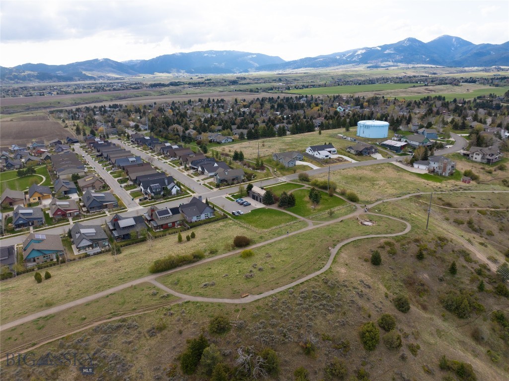 Highwood Est condo - Residential