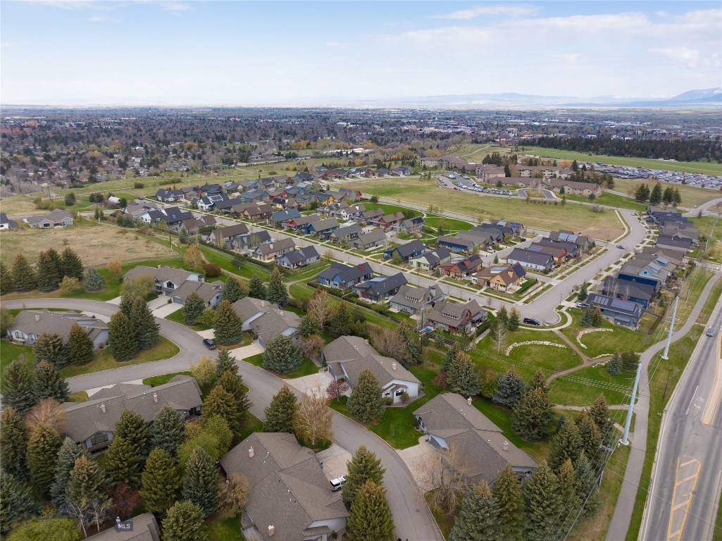 Highwood Est condo - Residential