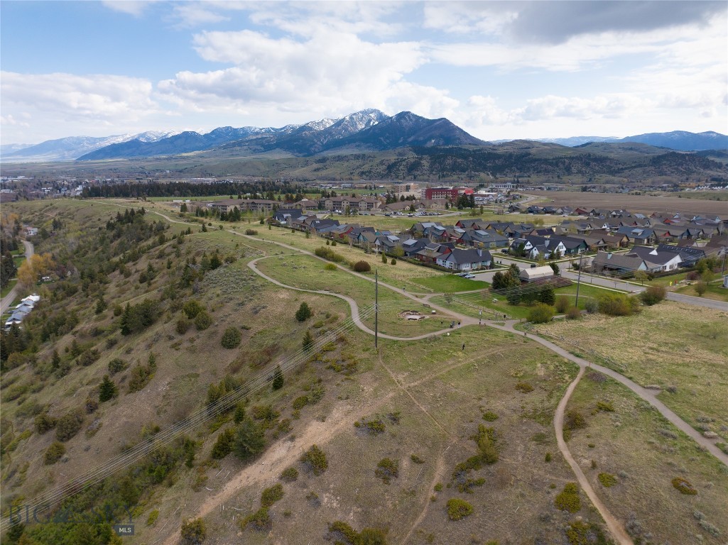 Highwood Est condo - Residential