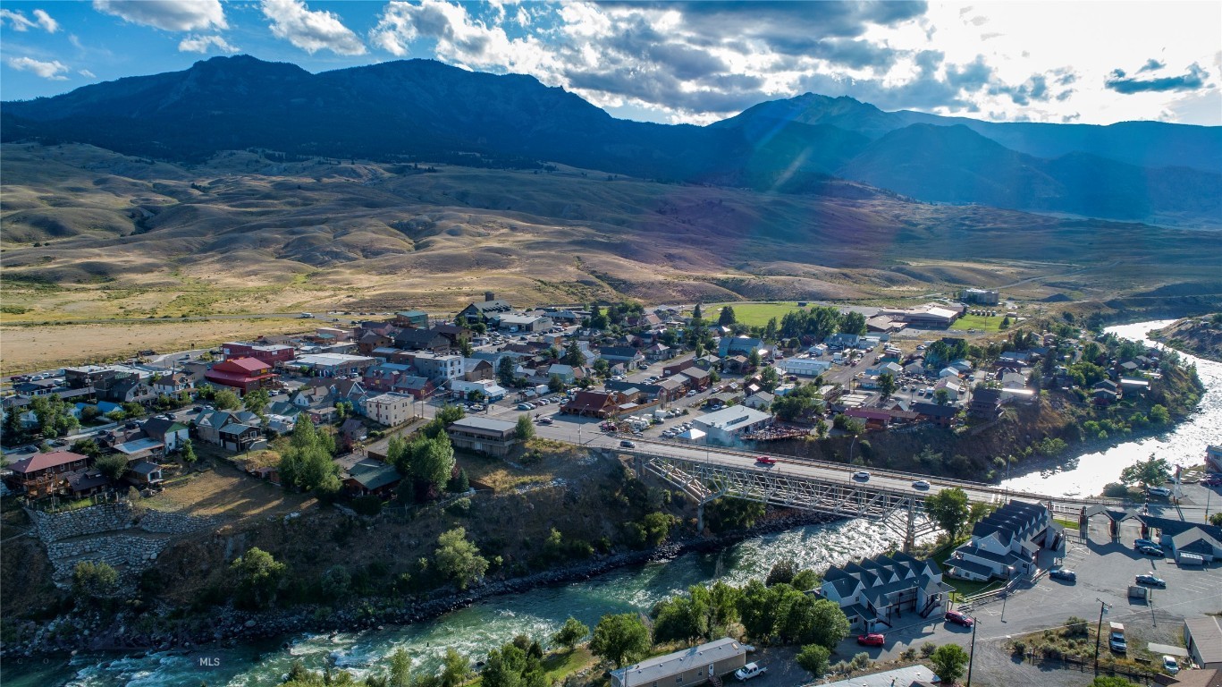 Gardiner View Estates - Residential