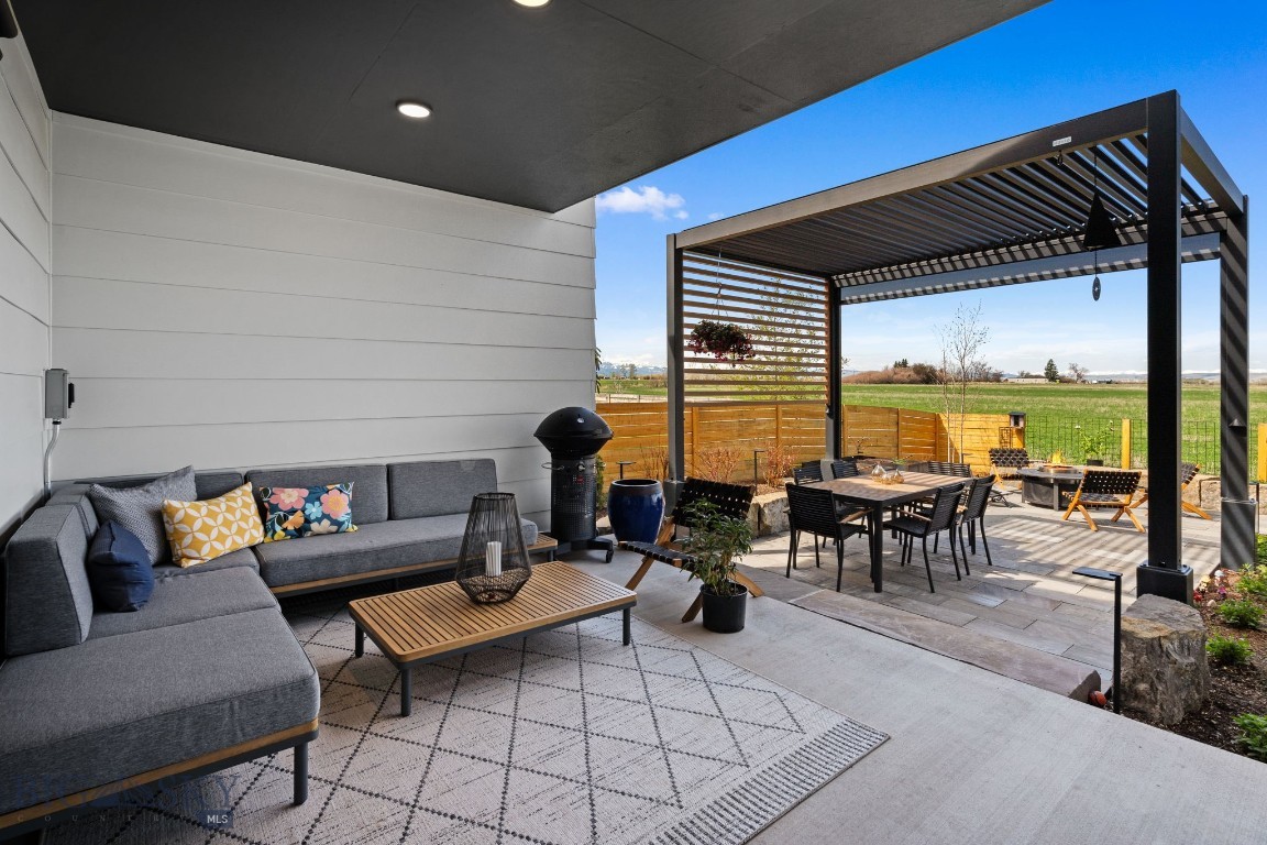 Bozeman, Montana 59718, United States, 3 Bedrooms Bedrooms, ,3 BathroomsBathrooms,Residential,Contingent,128215