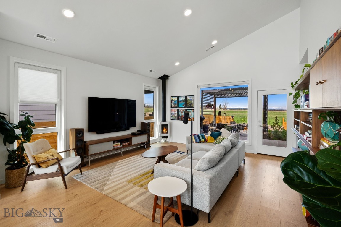 Bozeman, Montana 59718, United States, 3 Bedrooms Bedrooms, ,3 BathroomsBathrooms,Residential,Contingent,128215