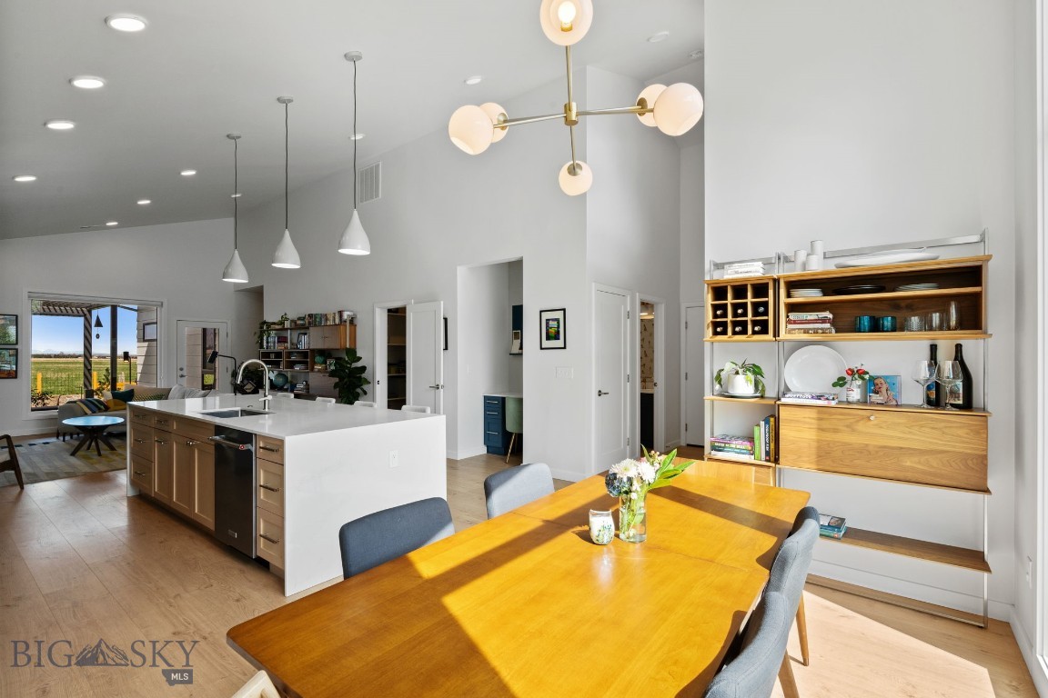 Bozeman, Montana 59718, United States, 3 Bedrooms Bedrooms, ,3 BathroomsBathrooms,Residential,Contingent,128215