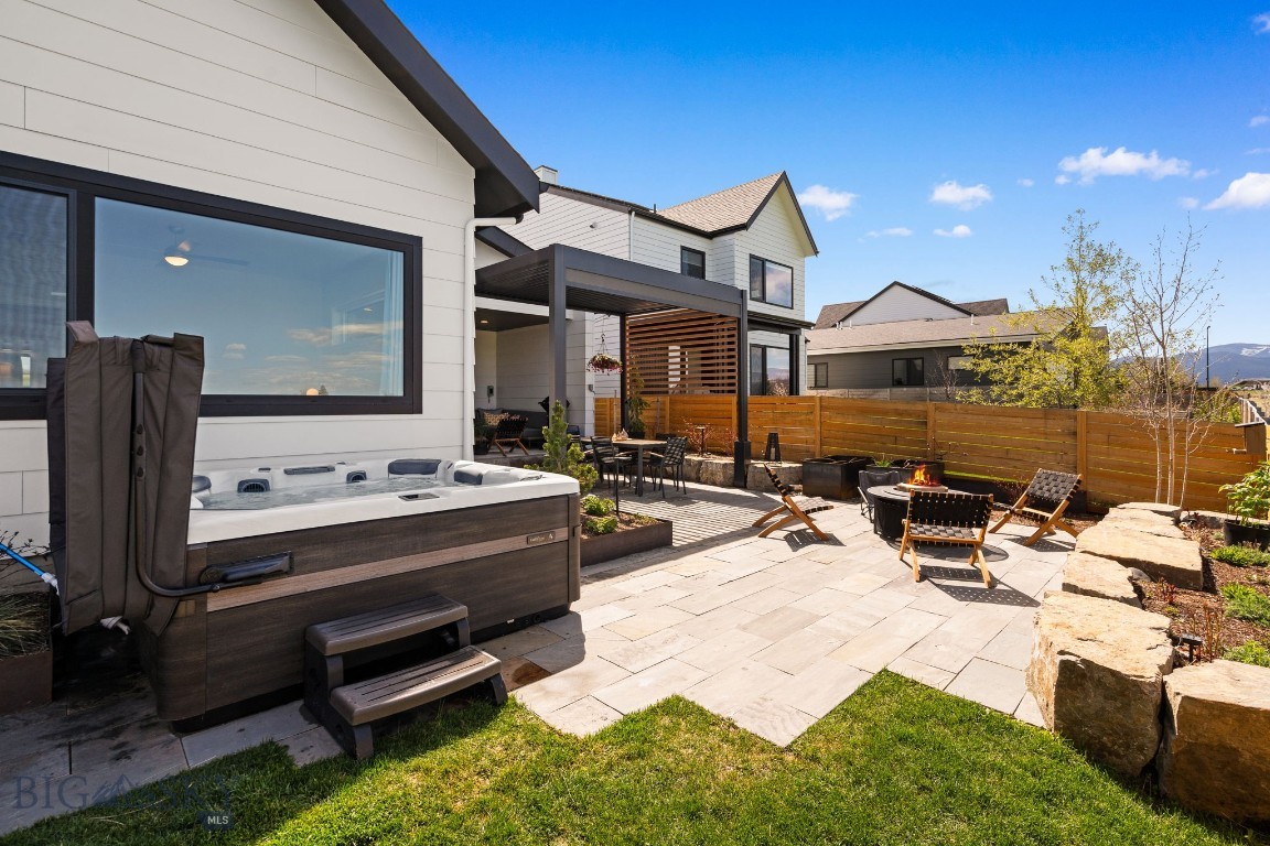 Bozeman, Montana 59718, United States, 3 Bedrooms Bedrooms, ,3 BathroomsBathrooms,Residential,Contingent,128215